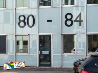 Gevel glasplaat sticker met huisnummer